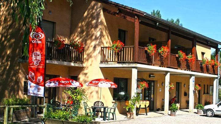 Complexe Les 4 Saisons Hotel Oust Exterior photo