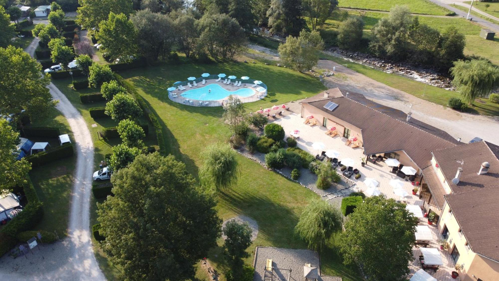 Complexe Les 4 Saisons Hotel Oust Exterior photo